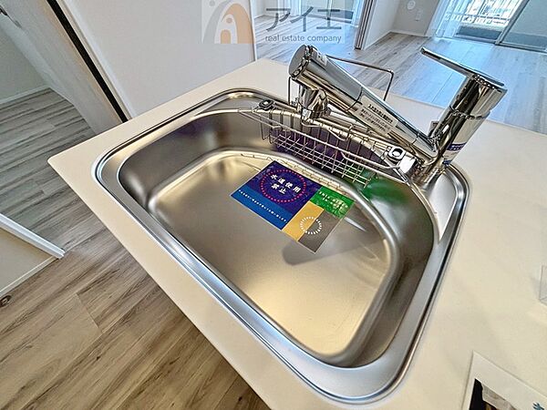 手に優しい、後片づけおまかせの食洗機。ママも食後のだんらんに加われます