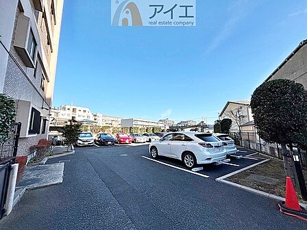 駐車場があるため車通勤の方にも安心なマンションです（要空確認）
