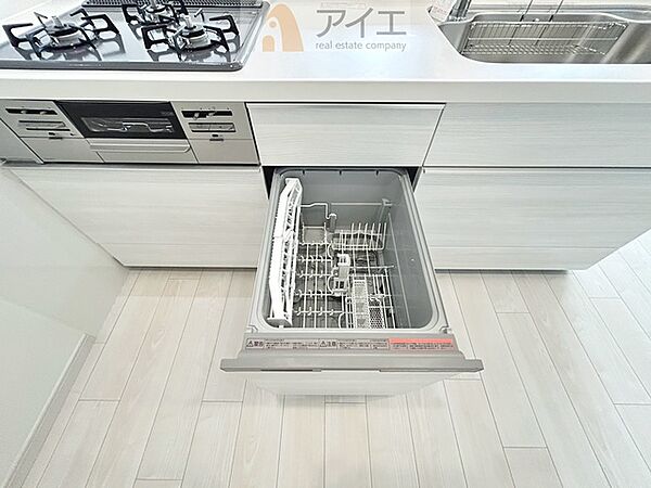 手に優しい、後片づけおまかせの食洗機。ママも食後のだんらんに加われます