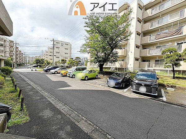 駐車場があるため車通勤の方にも安心なマンションです（要空確認）