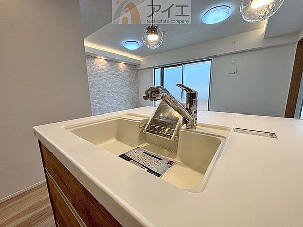【施工例】水道一体型の浄水器。ボタン一つで切替可能水回りもすっきり