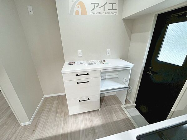 電気調理器具を使うのに便利なキッチン背面コンセント