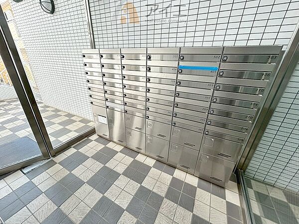 お出掛けが多くても安心な、宅配ボックスつき