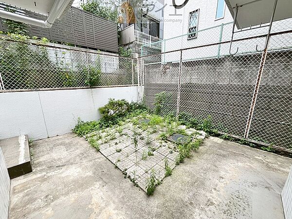 お子様が安心して遊べる専用庭付きです