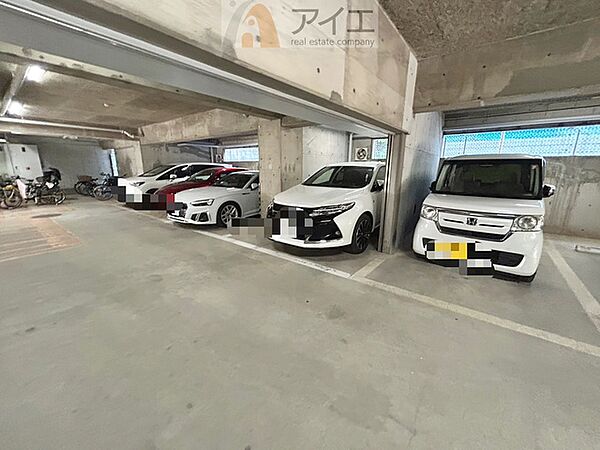 駐車場があるため車通勤の方にも安心なマンションです（要空確認）