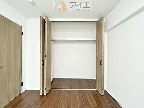 お子様の荷物も片付く、全居室収納スペース