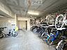 その他：広々スペースの駐輪場はご家族の自転車を置くことができます