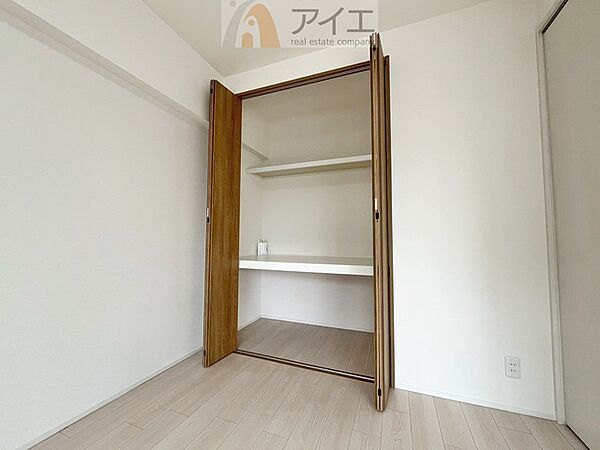 お子様の荷物も片付く、全居室収納スペース
