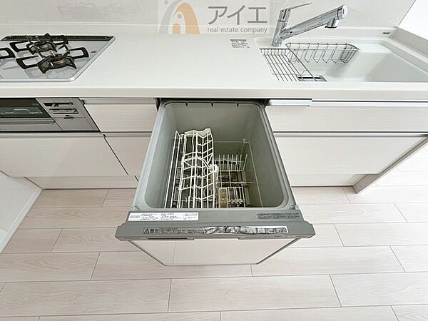 手に優しい、後片づけおまかせの食洗機。ママも食後のだんらんに加われます
