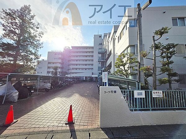 清掃や修理、不審者への声掛けも。管理員日勤は防犯にも有効