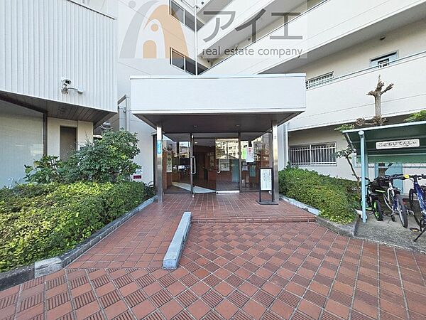 清掃や修理だけでなく、不審者への声掛けも。管理員の活動は防犯にも有効