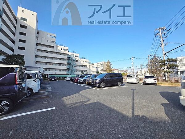 駐車場があるため車通勤の方にも安心なマンションです（要空確認）