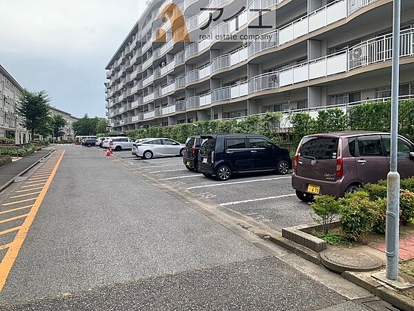 駐車場があるため車通勤の方にも安心なマンションです（要空確認）