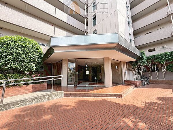 清掃や修理だけでなく、不審者への声掛けも。管理員の活動は防犯にも有効