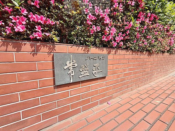 清掃や修理、不審者への声掛けも。管理員日勤は防犯にも有効
