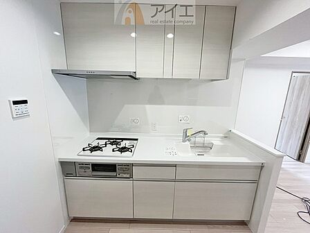 ご家族やお客様との会話も楽しめるキッチン