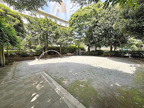 公園が近く、子育て家族に嬉しい緑豊かな環境です