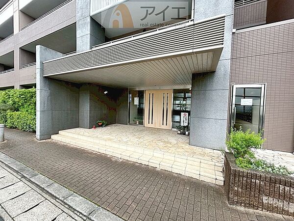 清掃や修理、不審者への声掛けも。管理員日勤は防犯にも有効