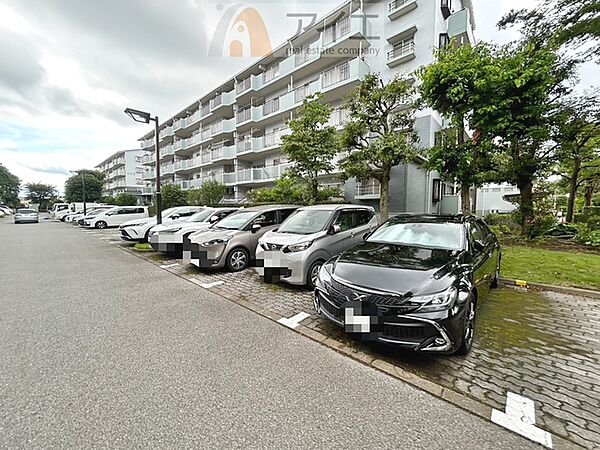 駐車場があるため車通勤の方にも安心なマンションです（要空確認）
