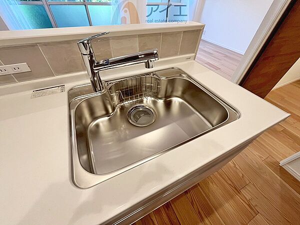 水道一体型の浄水器。ボタン一つで切替可能水回りもすっきり