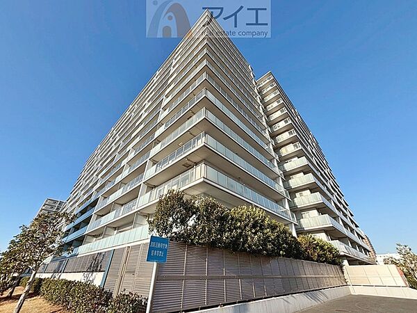 友人を呼びたくなるリノベーション済みのきれいな住まいです