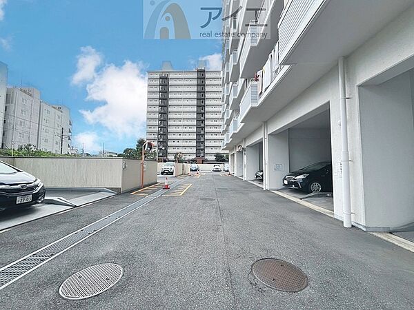 駐車場があるため車通勤の方にも安心なマンションです（要空確認）