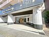 エントランス：清掃や修理、不審者への声掛けも。管理員日勤は防犯にも有効