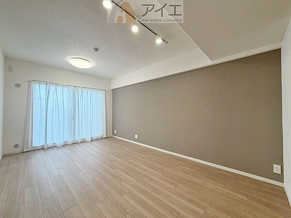 朝から日差しいっぱいの、明るい空間でのびのび過ごせます