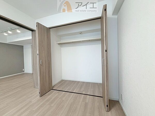 お子様の荷物も片付く、全居室収納スペース