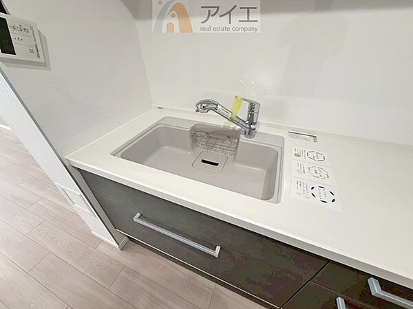 水道一体型の浄水器。ボタン一つで切替可能水回りもすっきり