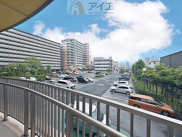 南面バルコニーで毎日のお洗濯も快適