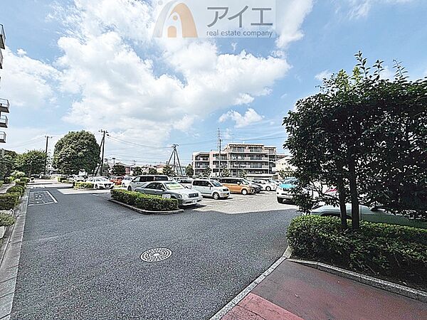 駐車場があるため車通勤の方にも安心なマンションです（要空確認）