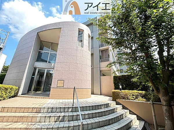 清掃や修理、不審者への声掛けも。管理員日勤は防犯にも有効