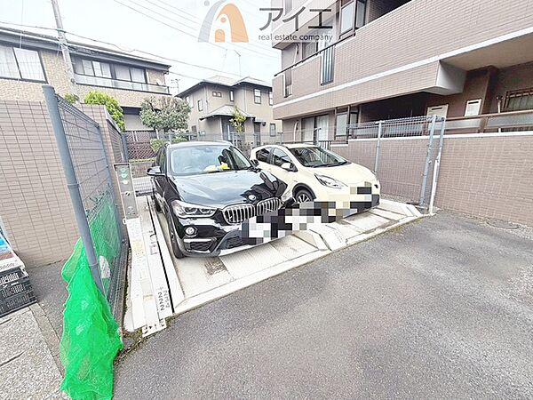 駐車場があるため車通勤の方にも安心なマンションです（要空確認）