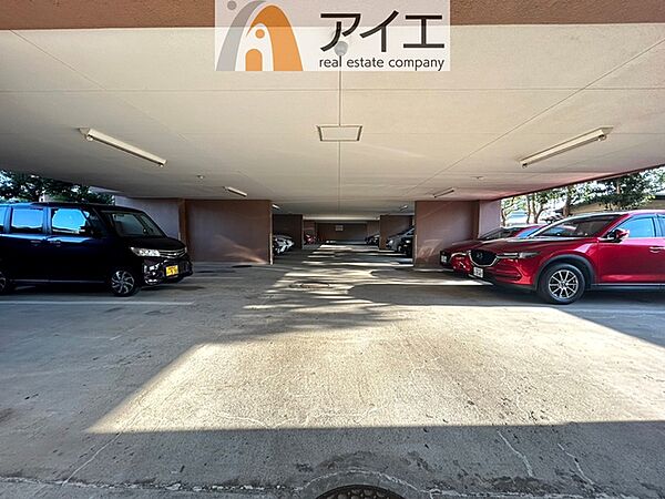 駐車場があるため車通勤の方にも安心なマンションです（要空確認）