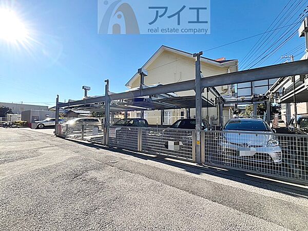 駐車場があるため車通勤の方にも安心なマンションです（要空確認）