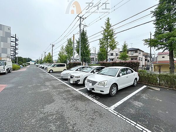 駐車場があるため車通勤の方にも安心なマンションです（要空確認）