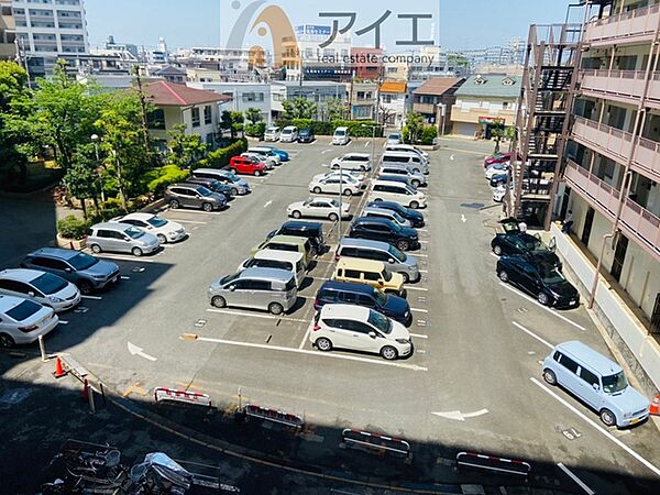 駐車場があるため車通勤の方にも安心なマンションです