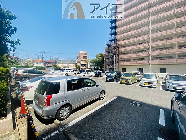 駐車場があるため車通勤の方にも安心なマンションです