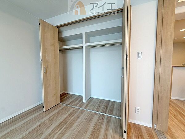 お子様の荷物も片付く、全居室収納スペース
