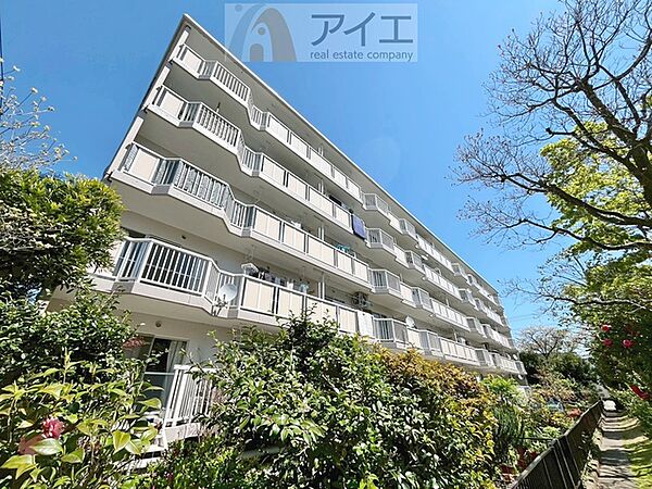 清掃や修理、不審者への声掛けも。管理員日勤は防犯にも有効
