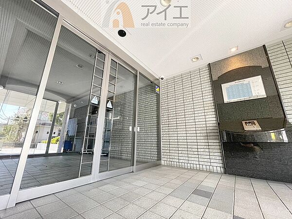 清掃や修理だけでなく、不審者への声掛けも。管理員の活動は防犯にも有効