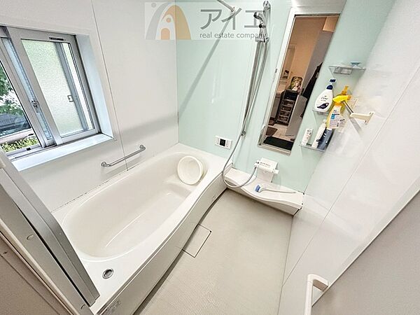 明るい感じ、贅沢な雰囲気でより快適なバスタイム