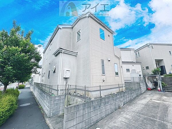たっぷりの陽光に包まれる明るい住まい