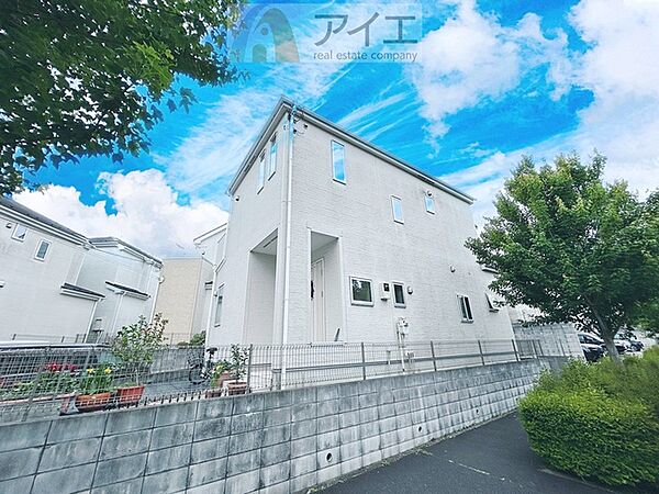 たっぷりの陽光と心地よい風が舞い込む住まい