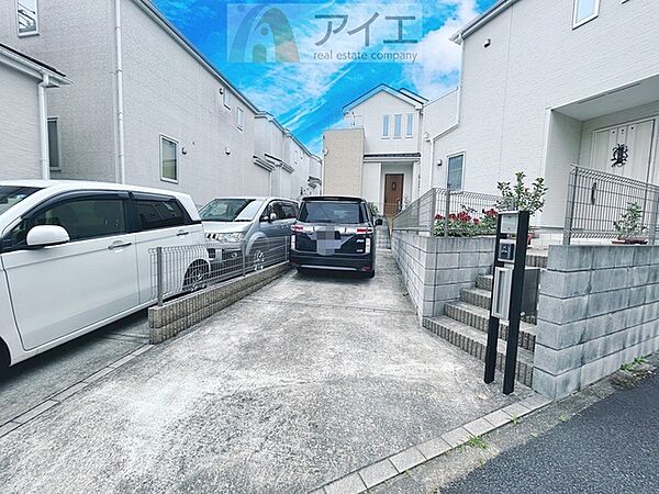 お友達をたくさん呼べるゆとりの駐車スペース
