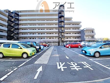 駐車場があるため車通勤の方にも安心なマンションです