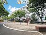 設備：敷地内には公園もあり、子育て家族に嬉しい緑豊かな環境です