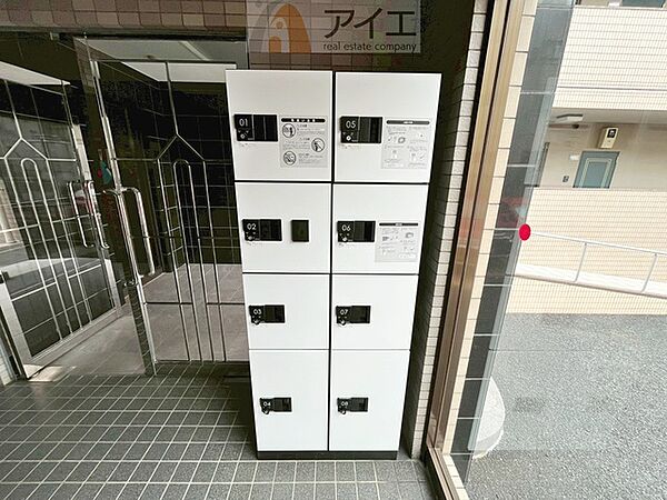 お出掛けが多くても安心な、宅配ボックスつき