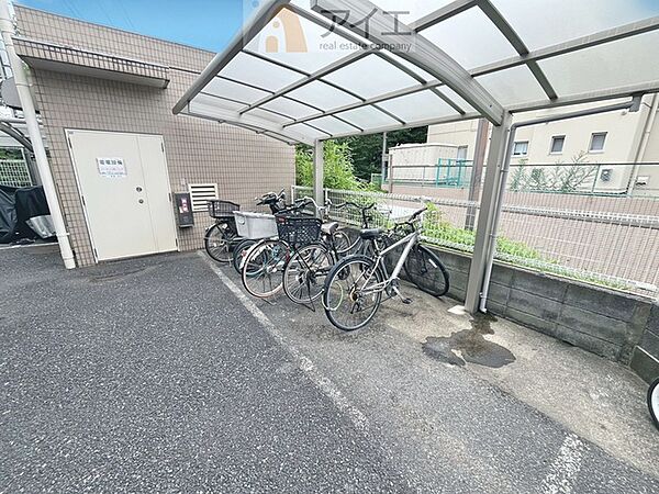 セキュリティ面にも配慮した駐輪場がございます